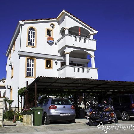 Apartments Borka Biograd Na Moru Buitenkant foto